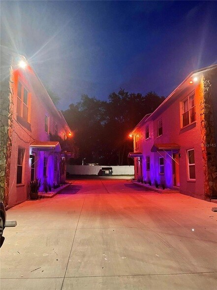 Foto del edificio - 7919 Lakeshore Dr