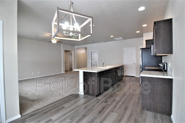 Foto del edificio - 973 S Rangipo Ave