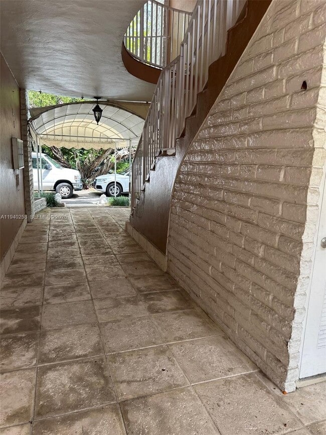 Building Photo - 60 Park Dr