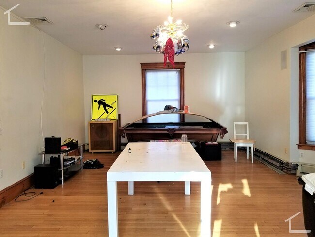 Foto del edificio - Amazing Davis Sq. Studio available Now with no broker fee