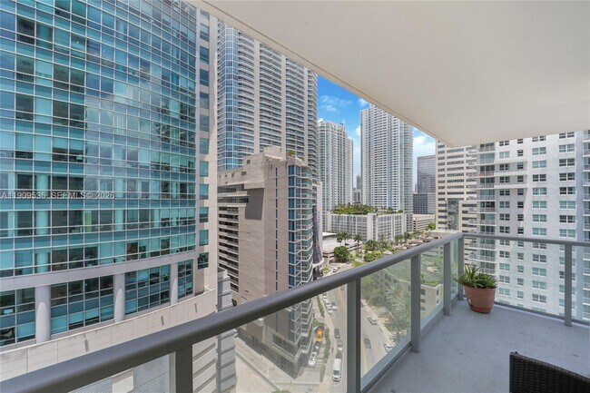 Foto del edificio - 1155 Brickell Bay Dr