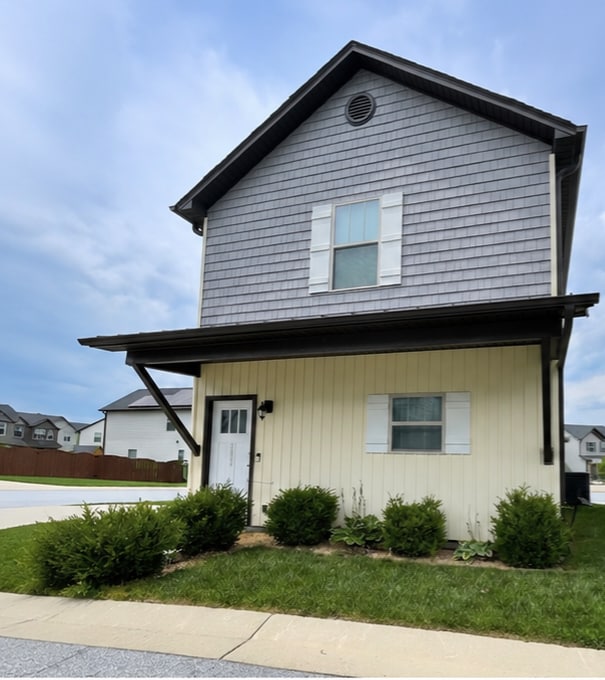 Building Photo - 351 Cardwell Ln
