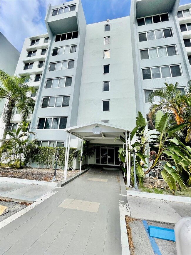Building Photo - 9143 SW 77th Ave