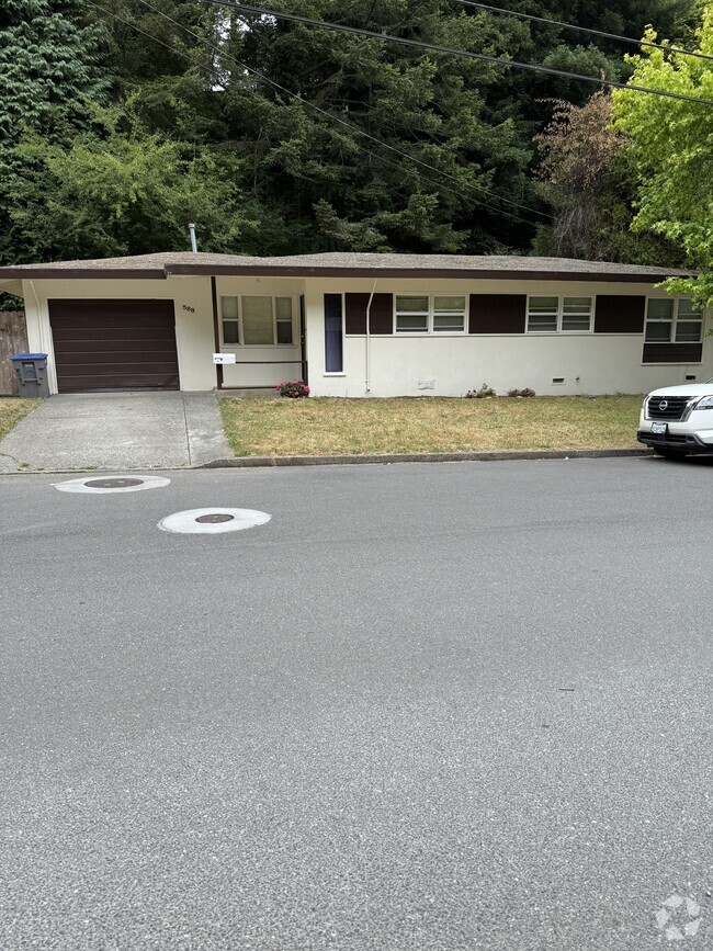 Building Photo - 588 Beverly Dr