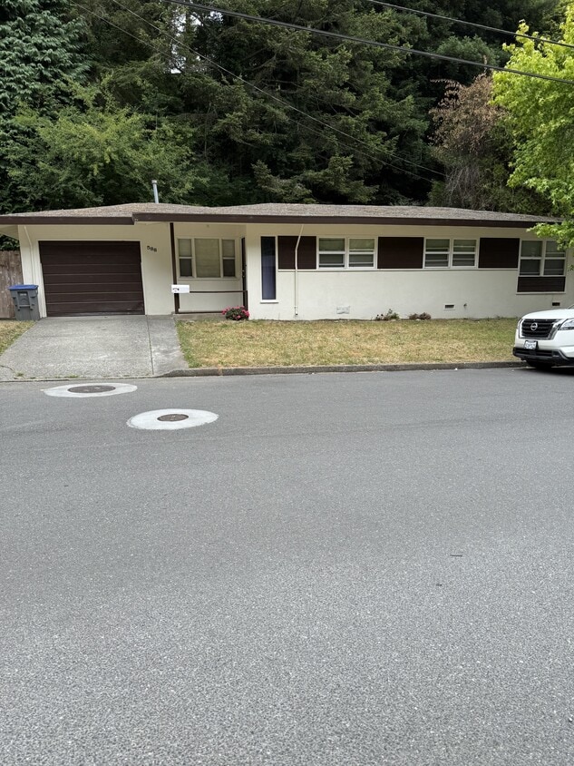 Primary Photo - 588 Beverly Dr