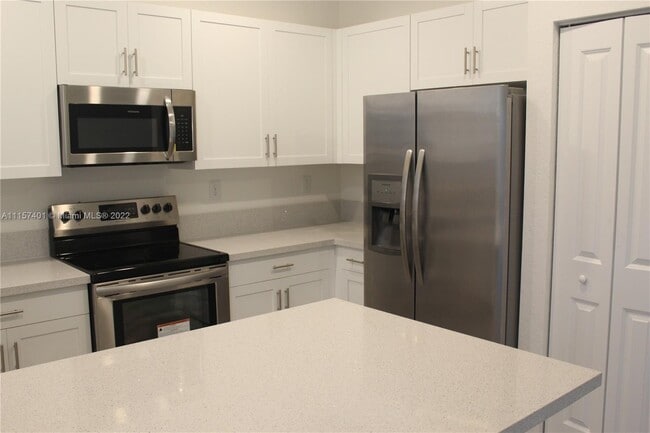Building Photo - 333 NE 208th Terrace