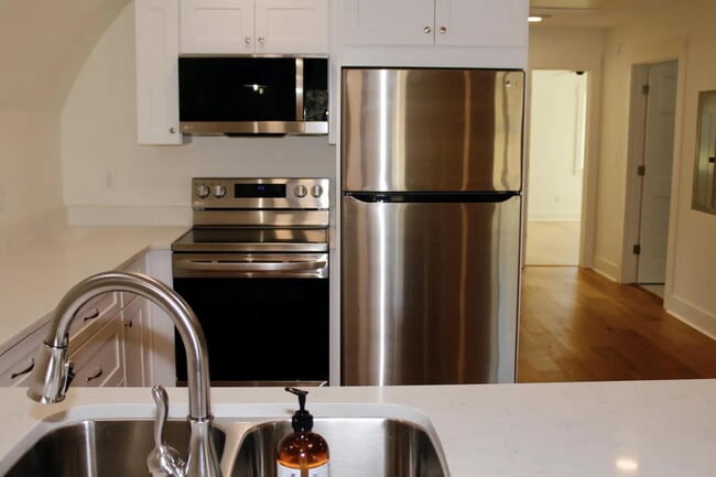 Building Photo - 54 Davis St