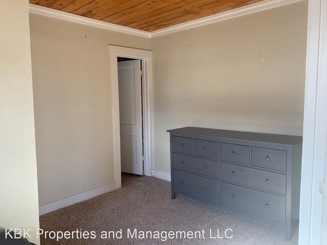 Building Photo - 1105 3rd St