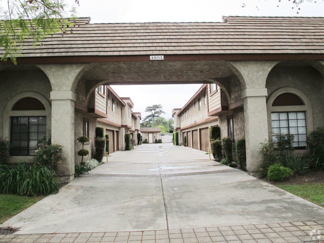 Building Photo - 1851 S Alta Vista Ave