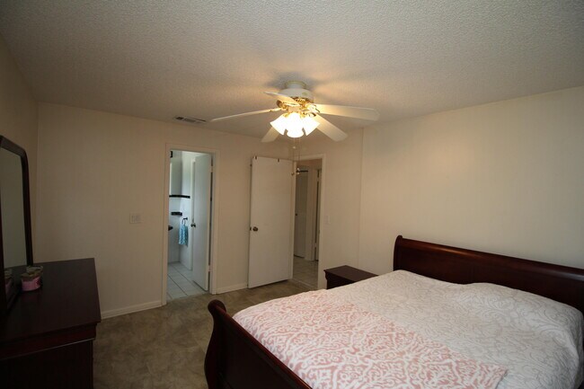 Foto del edificio - 1051 Clearmont St NE