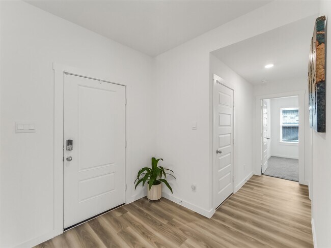 Building Photo - 9515 Chelsea St