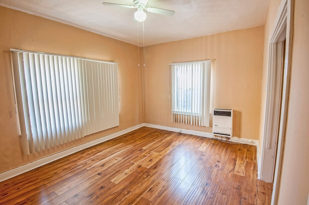 Primary Photo - 420 N Coronado St