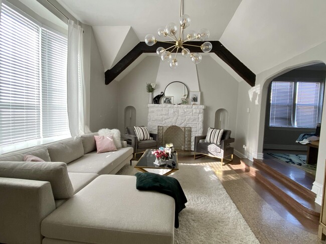Foto del edificio - 7379 Amherst Ave
