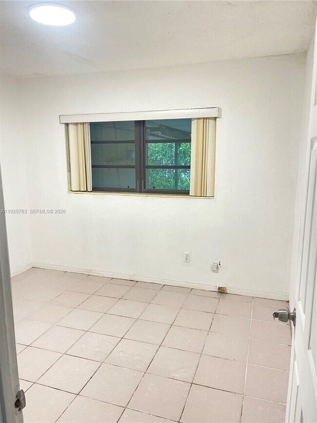 Foto del edificio - 9711 Caribbean Blvd