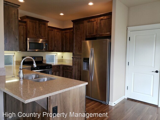 Building Photo - 3 br, 2.5 bath House - 2845 SW Yew Park Lane