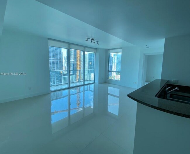 Building Photo - 2 bedroom + 2 bath corner unit || MET1