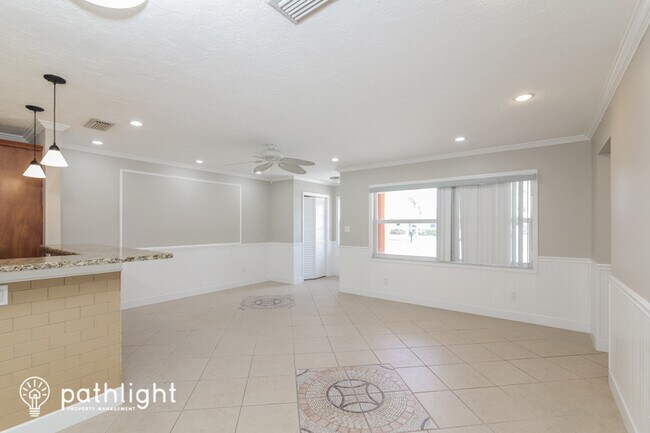 Foto del edificio - 7456 Blaine Way