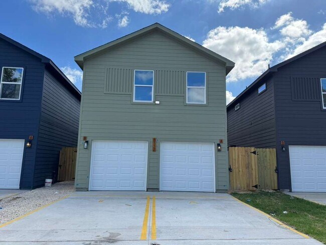 Foto del edificio - Brand-New Duplex for Rent – 3 Bed | 3.5 Bath