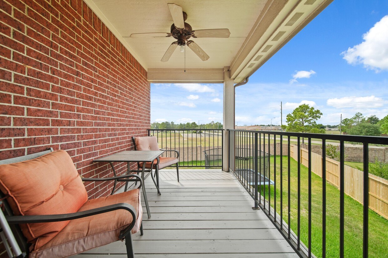 Foto principal - 25959 Ravenside Dr