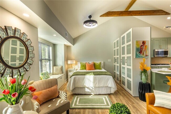 Foto del edificio - 1668 N Druid Hills Rd NE