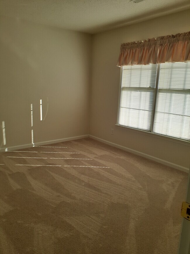 master bedroom - 2806 Maple Ave