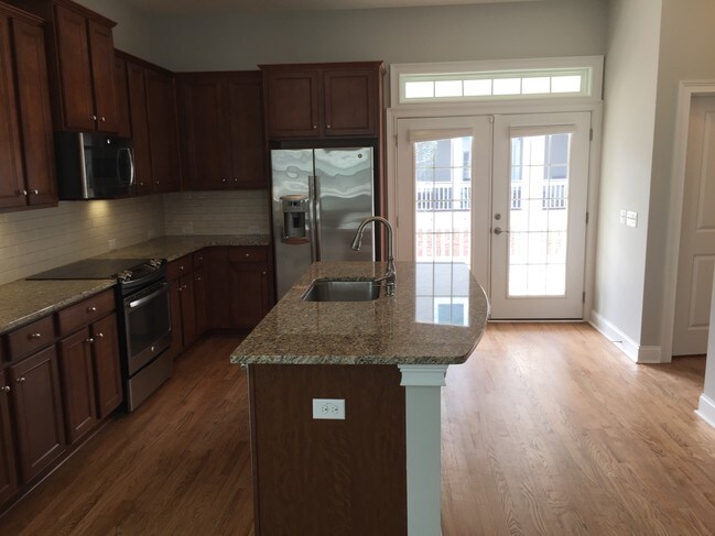 Foto del edificio - 656 Coleman Blvd