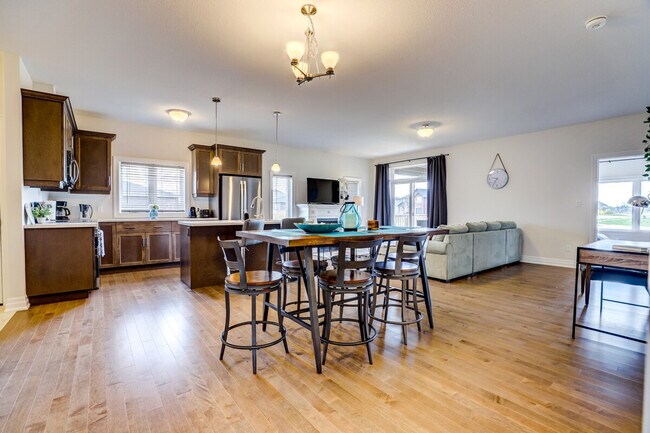 Building Photo - 364 Mary Rose Ave