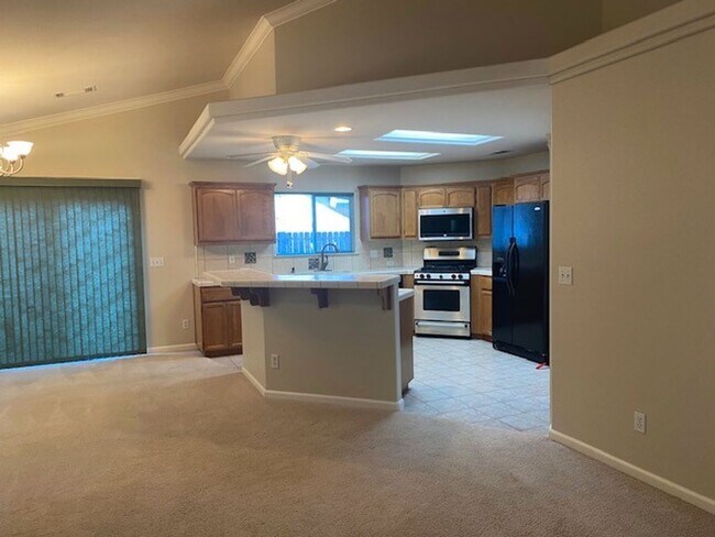 Building Photo - Beautiful Home in Crown Estates!!
