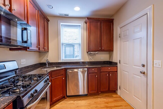 Foto del edificio - 3212 N Clifton Ave