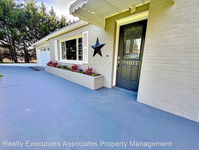 Foto del edificio - 3 br, 2 bath House - 1011 N. Dogwood Lane