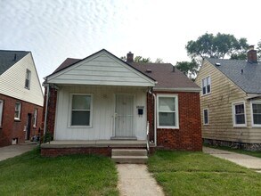 Building Photo - 18686 Fairport St