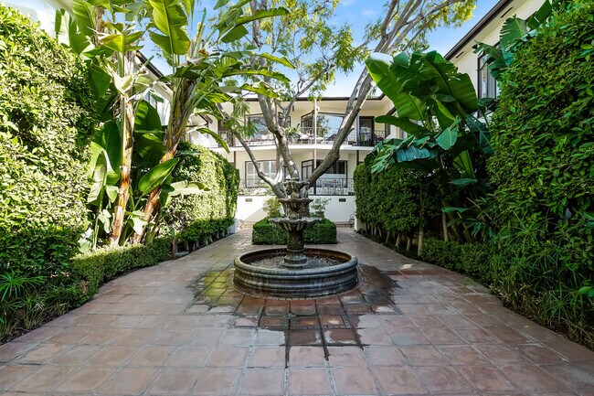 Foto del edificio - 1318 N Crescent Heights Blvd