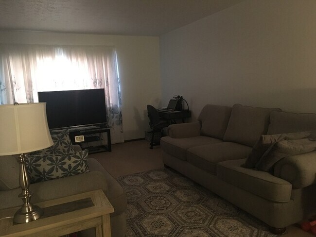 Foto del edificio - Two Bedroom Townhouse with Garage
