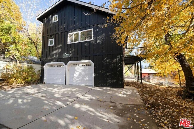 Building Photo - 993 Cameron Dr