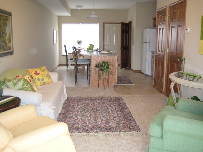 Living Room into Kitchen - 5011 Riverport Cmns