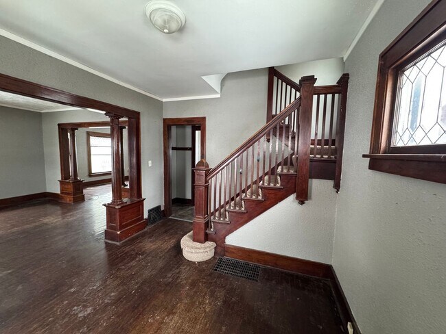 Foto del edificio - 4 bedroom 1 bath house in Rock Island