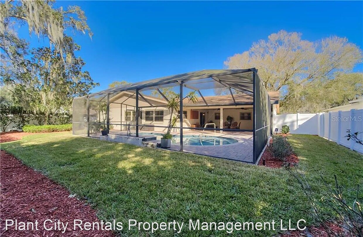 Building Photo - 4 br, 2 bath House - 807 W. Russell Dr.