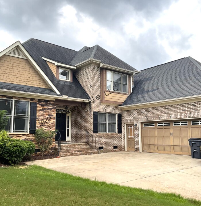 Foto principal - Four Bedroom Brick House for Rent just off...