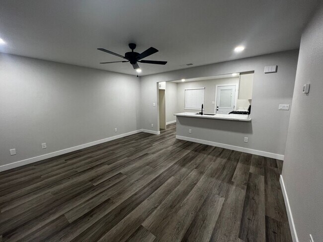 Foto del edificio - 1094 Geer Rd