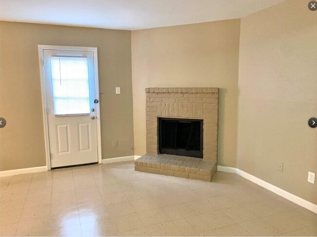 Foto del edificio - 2200 Cypress Landing Rd