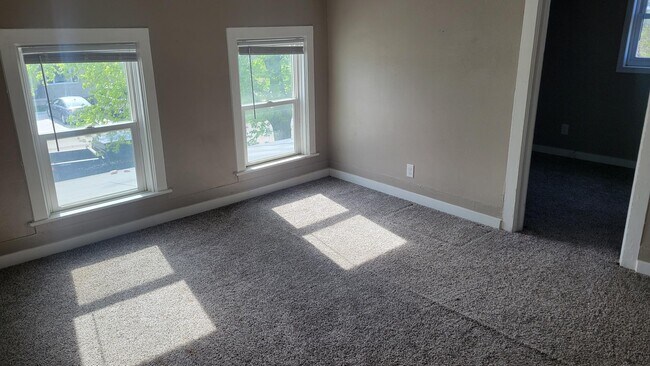 Building Photo - 501 Elm Ave