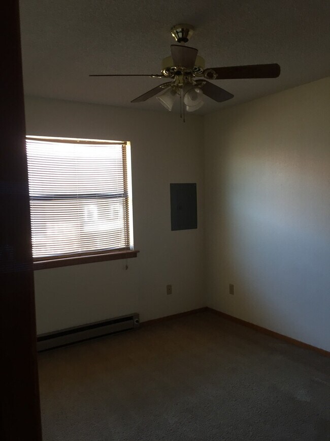Building Photo - EASTSIDE - 909