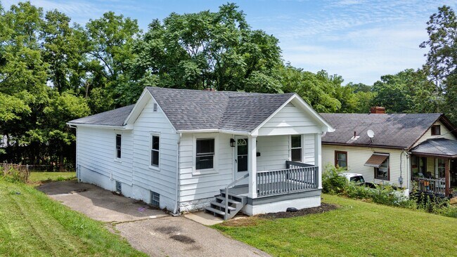 Foto del edificio - 3728 Standish Ave