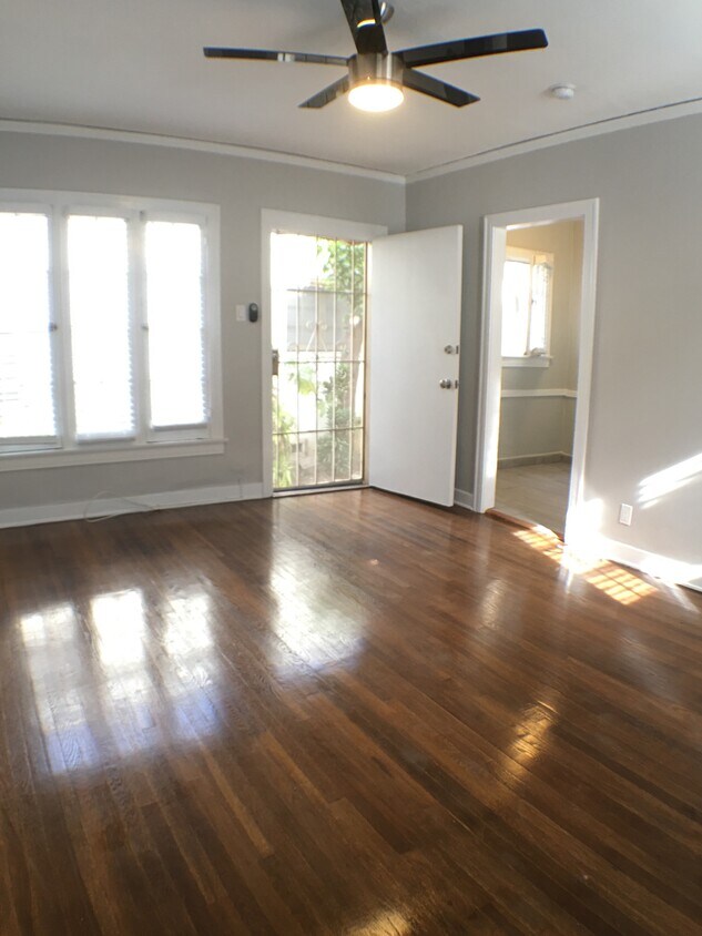 Welcom Home - 832 N Poinsettia Pl