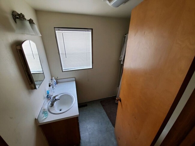 Building Photo - $1575| 4BD 1BA| 524 7th| Available 6/2/2025!