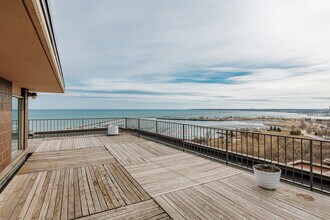 Building Photo - 1919 N Summit Ave