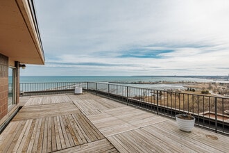 Building Photo - 1919 N Summit Ave