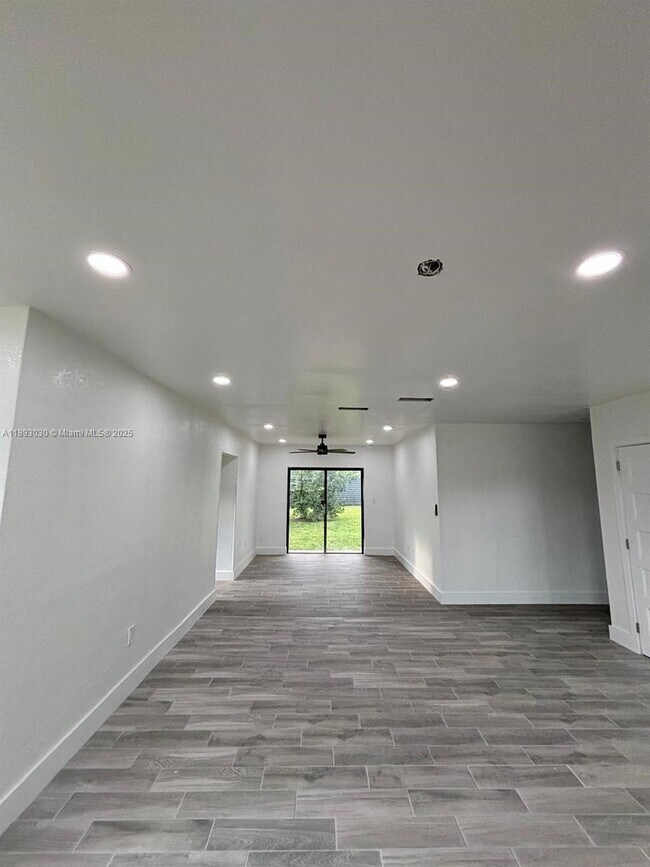 Foto del edificio - 10815 SW 157th Terrace