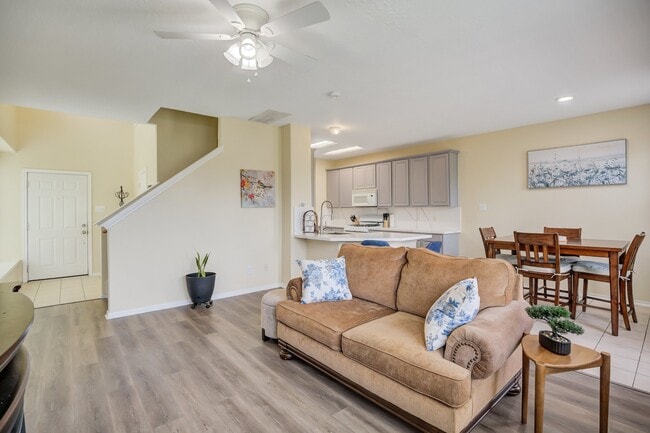 Building Photo - 13011 Peppergate Ln