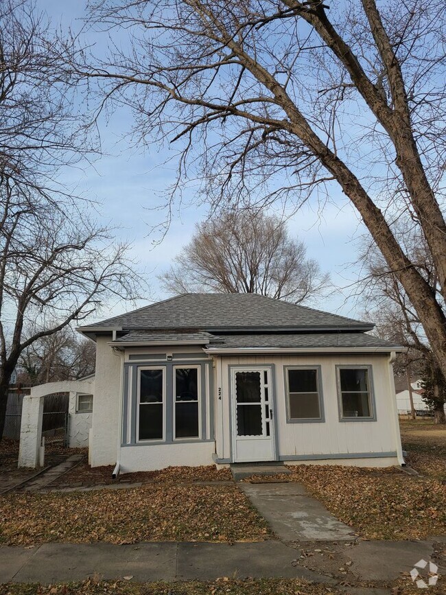 Building Photo - 224 W Walnut St